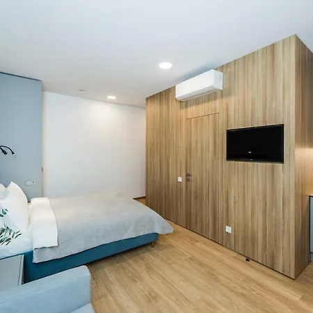 River City No 3 By Urban Rent *